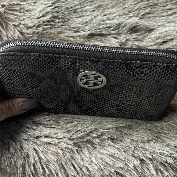Tory Burch Black and Brown Snakeskin Wallet. very good condition - Picture 6 of 7